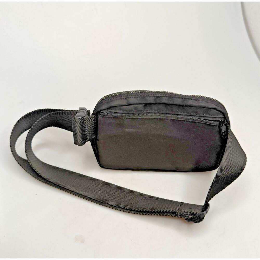 Pander Everywhere Belt Bag Black Nylon Fanny Pack Crossbody 8x5x2" EUC - Picture 3 of 16
